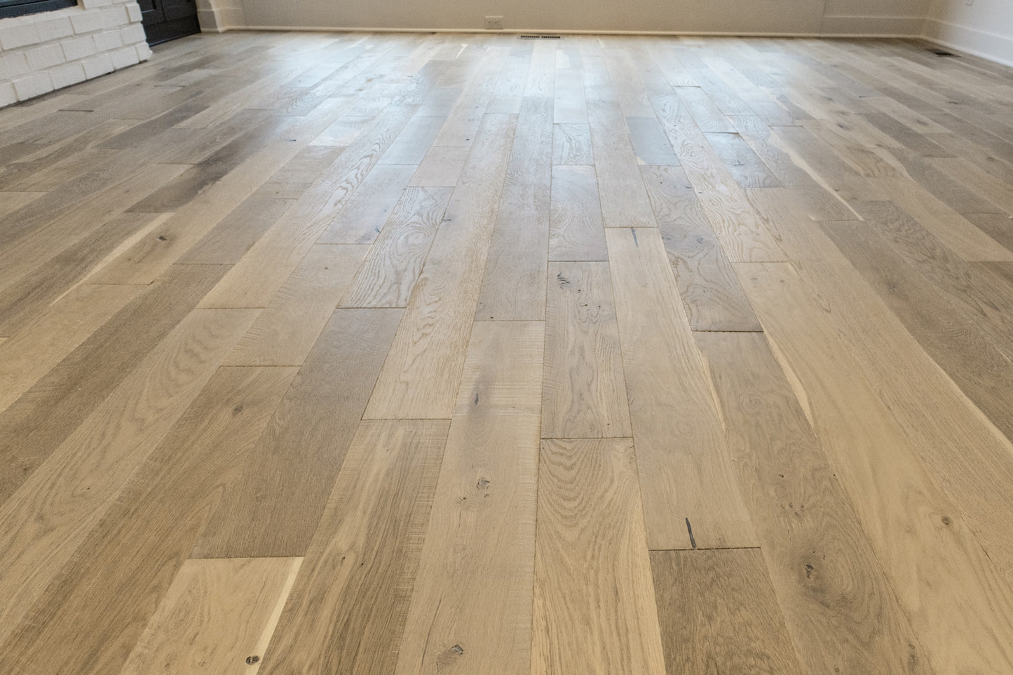 Saybrook - Hillsboro | 3/4” 5x12-84RL White Oak Solid Hardwood | Portercraft Floors